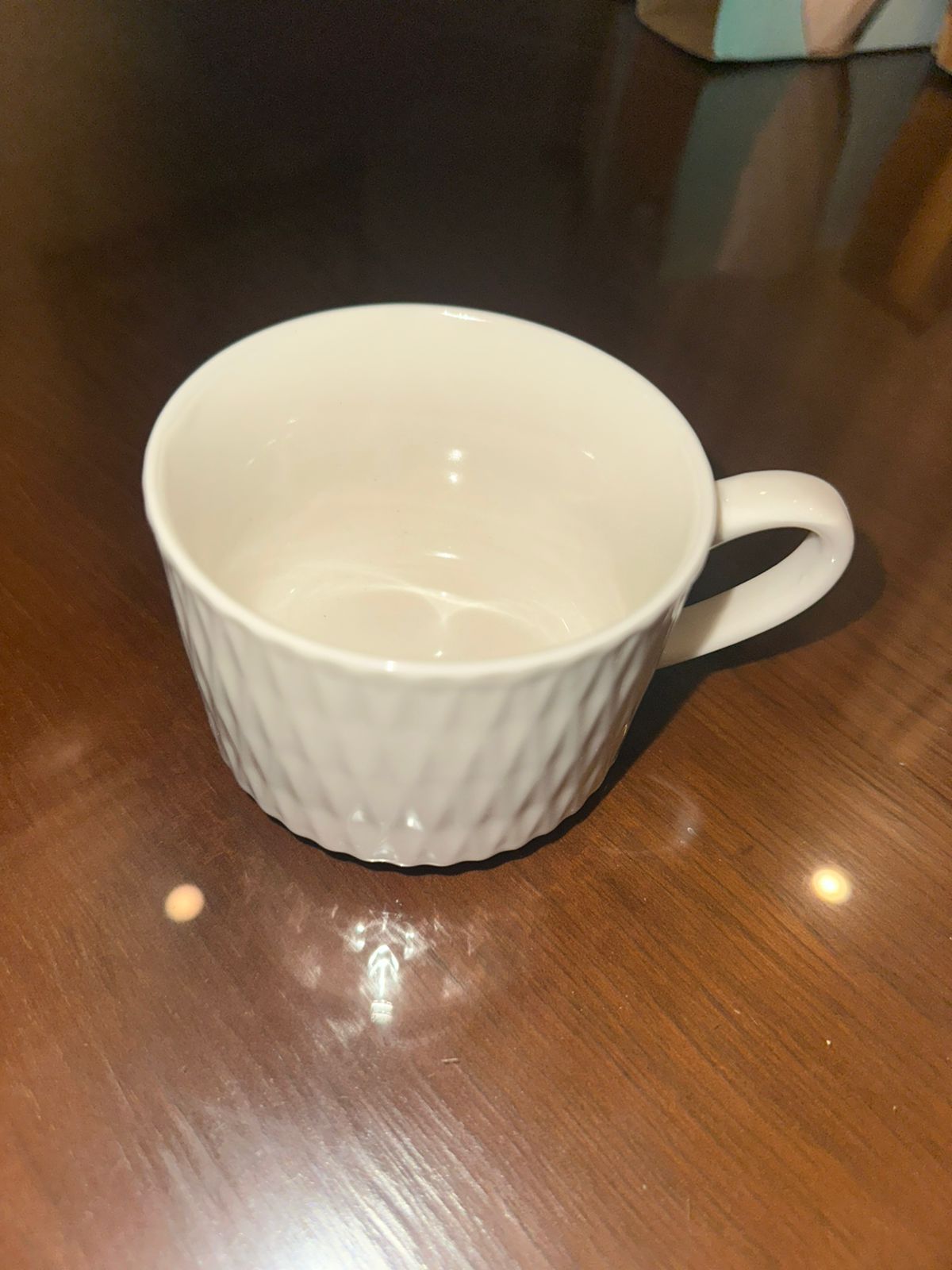 طقم فنجان شاي ابيض