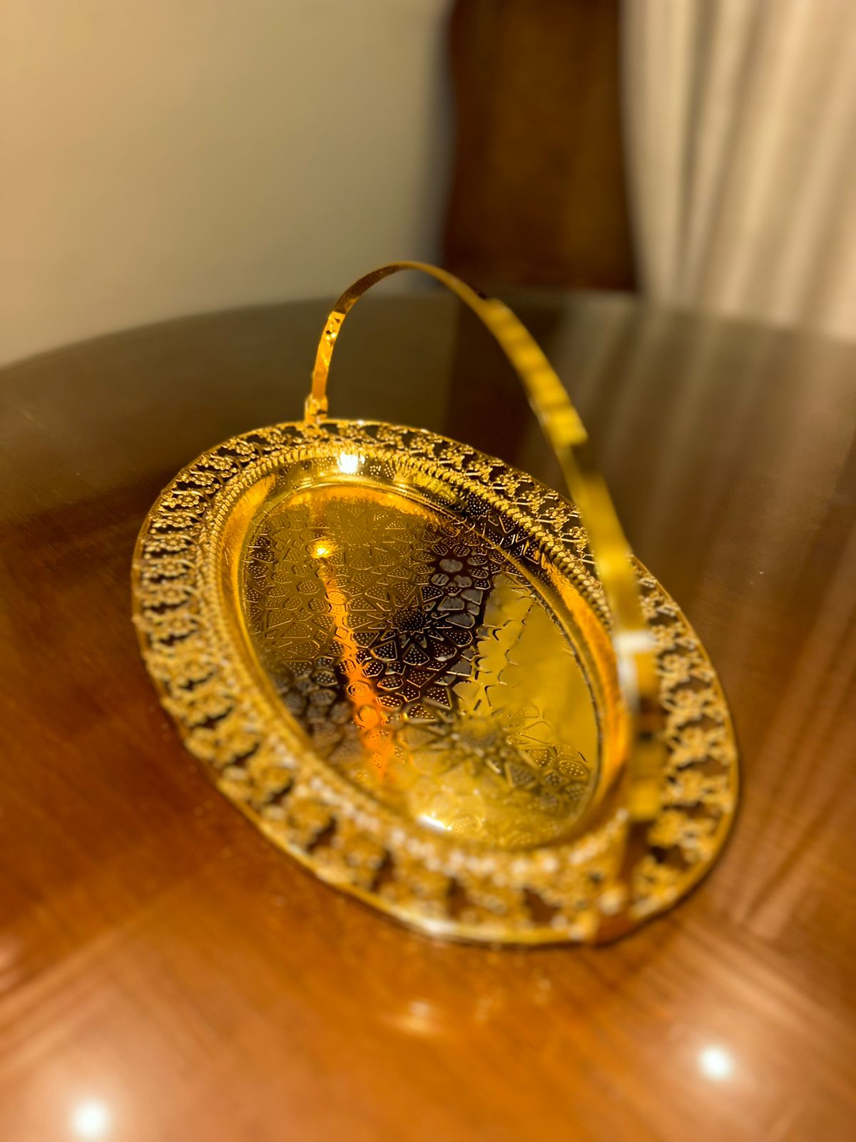 تمرية استانليس ذهبي بيضاوي