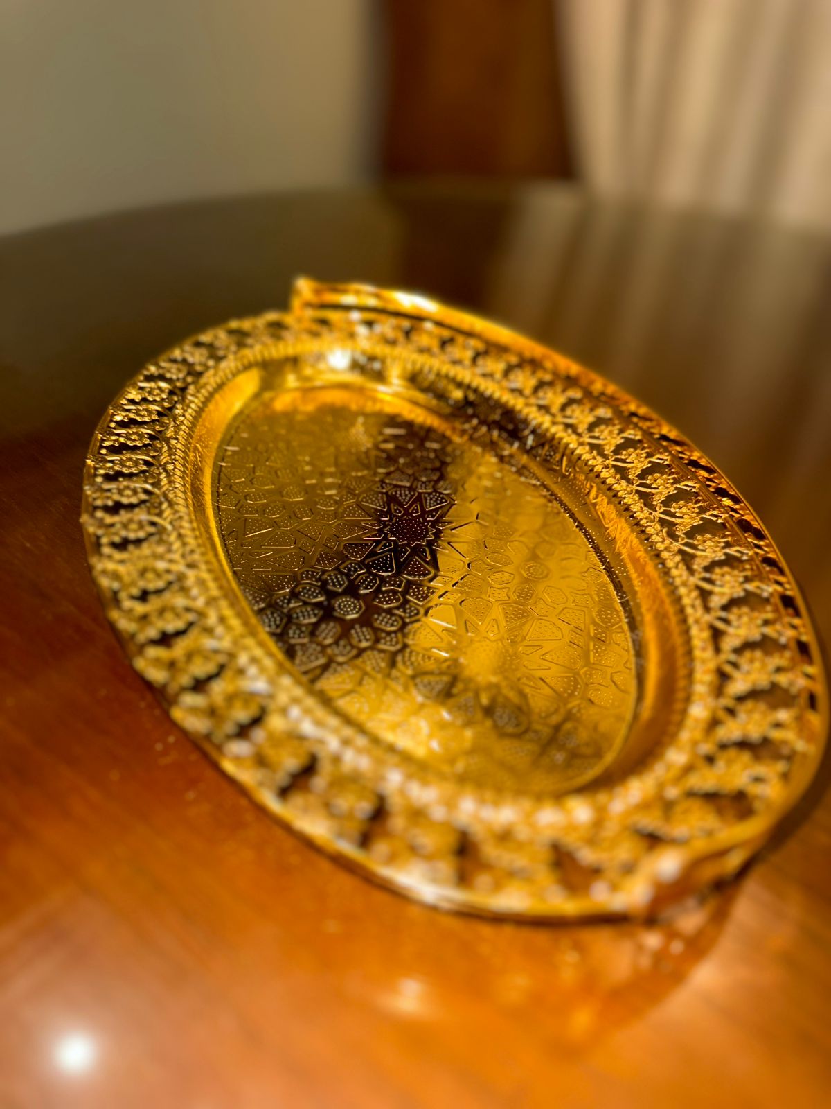 تمرية استانليس ذهبي بيضاوي