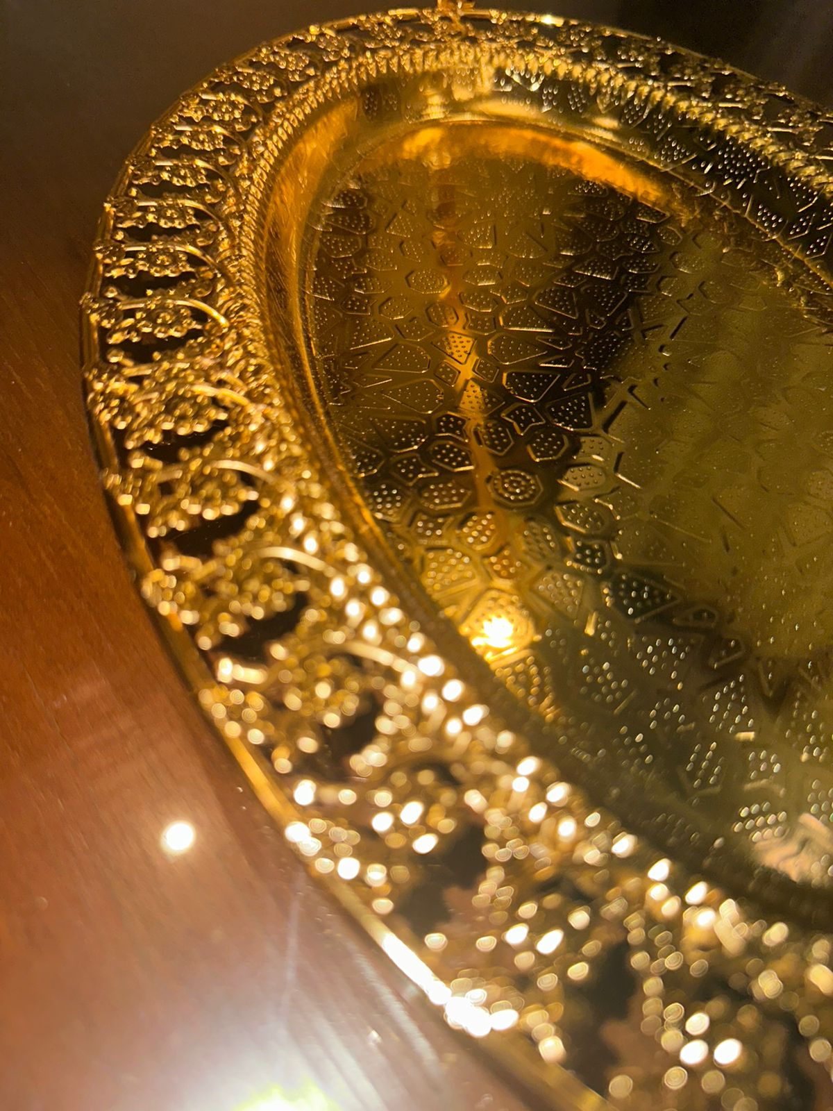 تمرية استانليس ذهبي بيضاوي