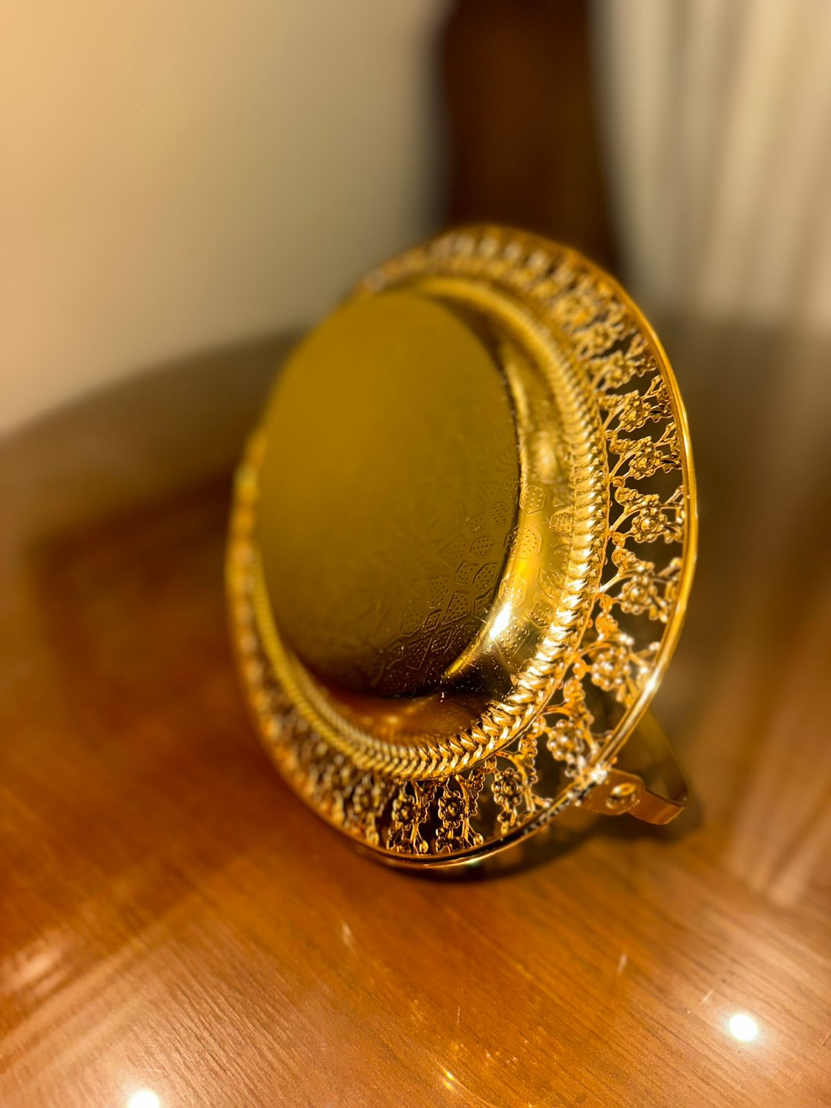 تمرية استانليس ذهبي بيضاوي