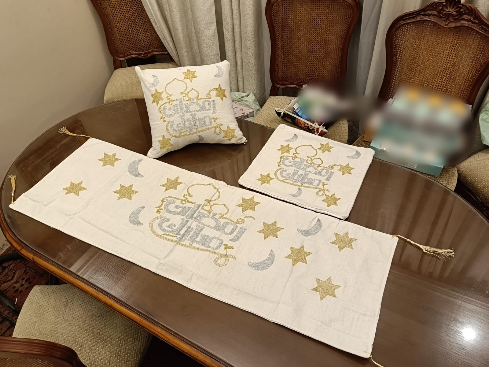 رانر تطريز دهبي في فضي +2 كوشن